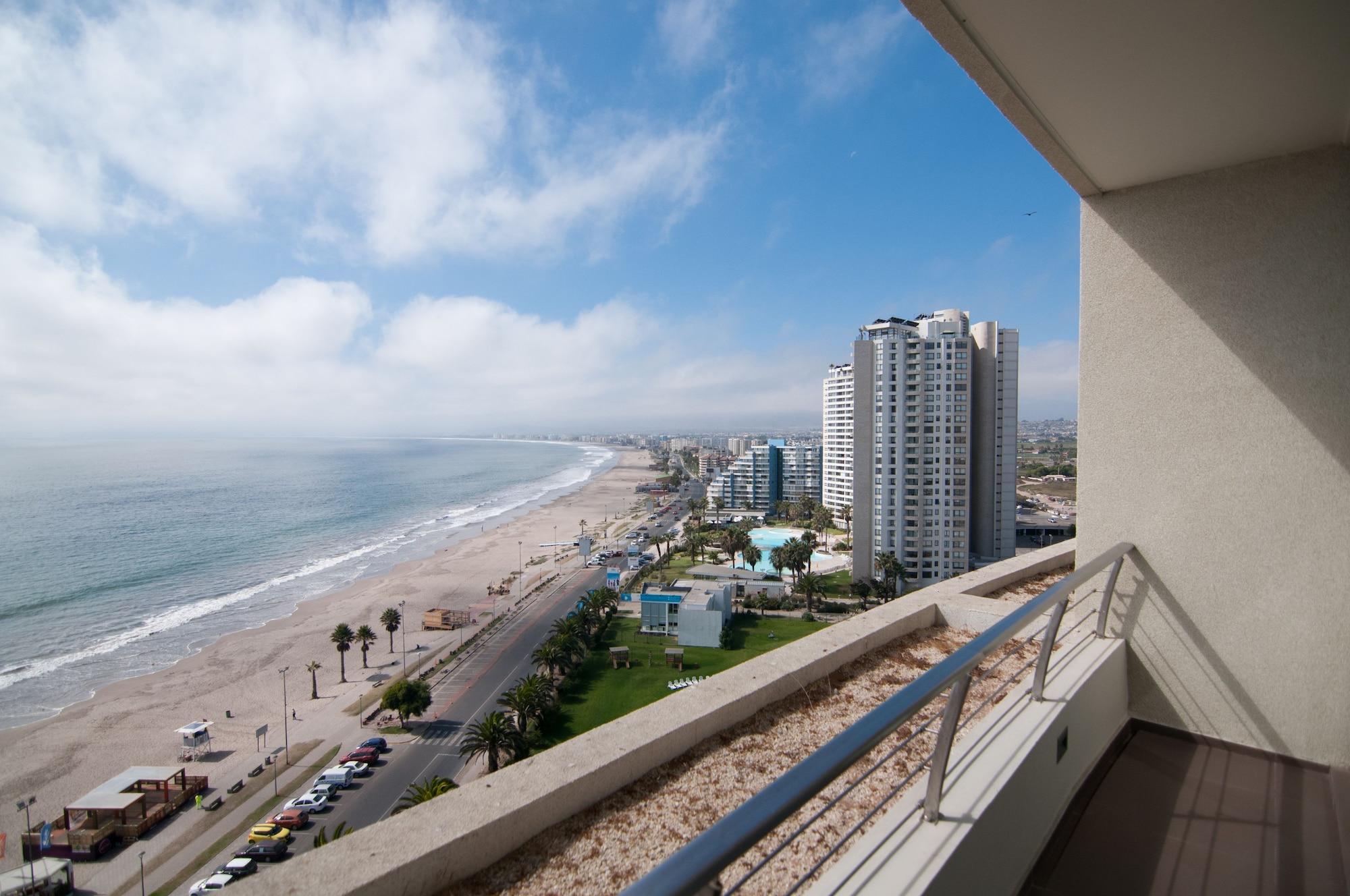 Hotel Enjoy Coquimbo Exteriér fotografie View of the beach from a balcony at the Shoreham Hotel