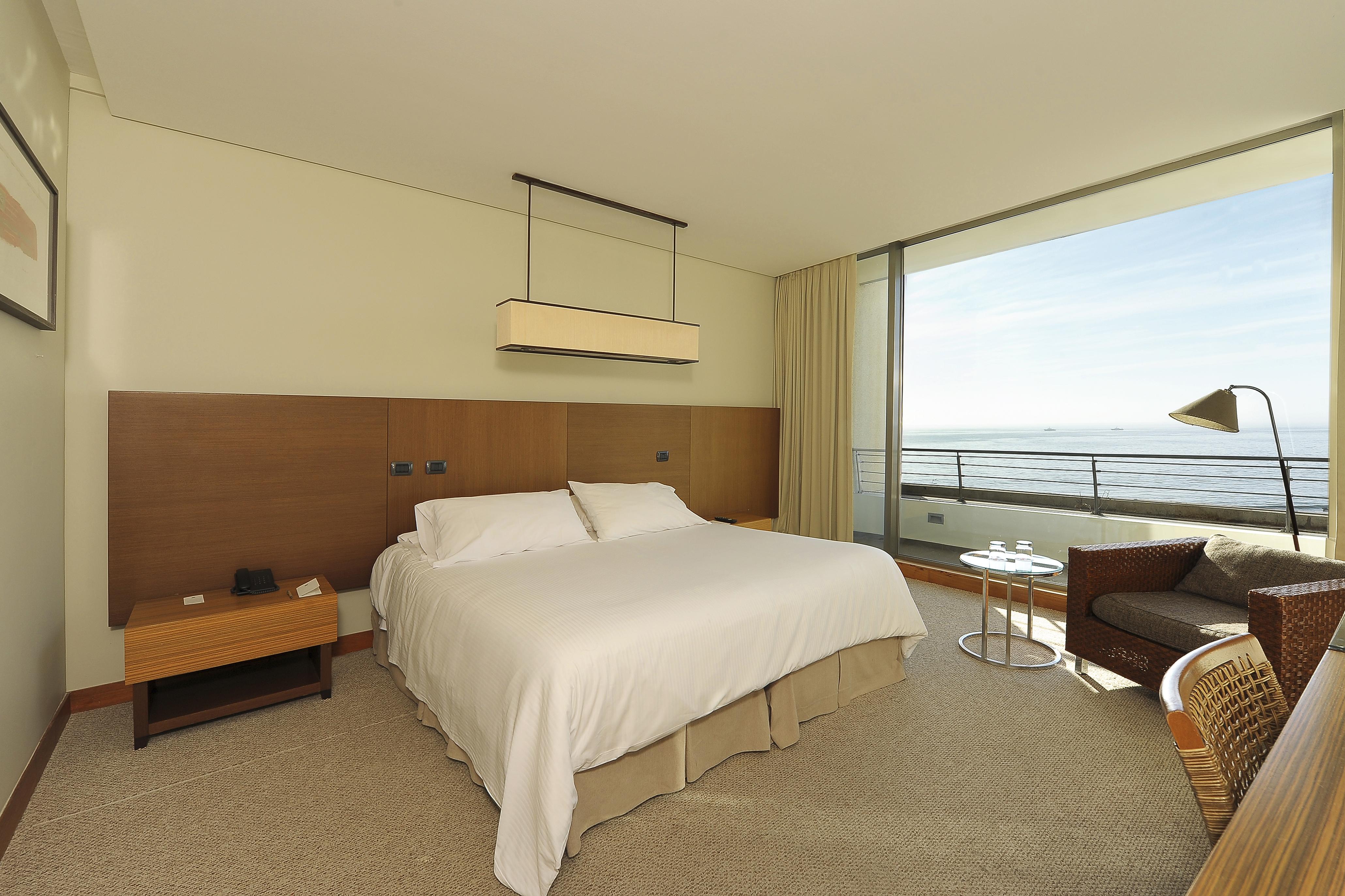 Hotel Enjoy Coquimbo Exteriér fotografie A bedroom at the InterContinental Santiago